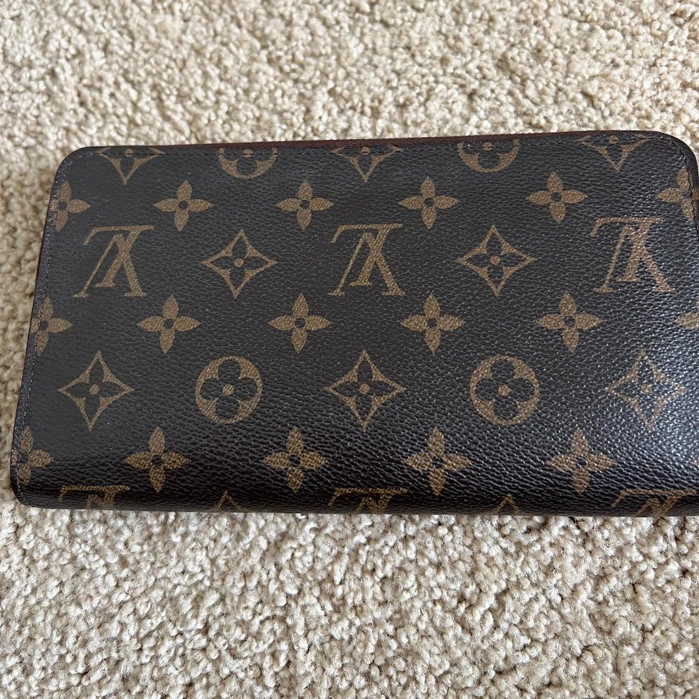 AUTHENTIC Louis Vuitton Wallet 2015 LV Monogram Zippy Wallet